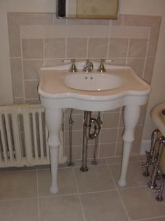 legged sink with chrome hardware